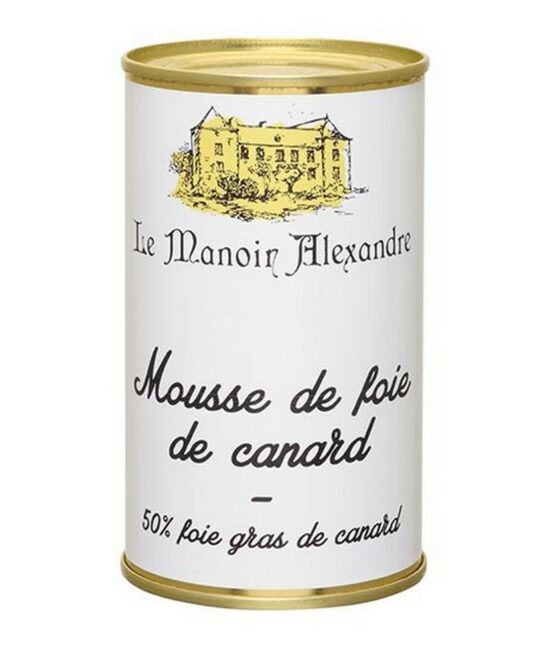 Burken med Manoir Alexandre Mousse de Canard au Foie Gras 190g, en större förpackning, visad på en träskiva med färska fikon och ett glas vin.