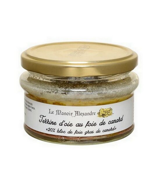 Burken med Manoir Alexandre Terrine d'Oie au Foie Gras 100g, placerad på en träskiva med bröd och en klick fikonmarmelad.