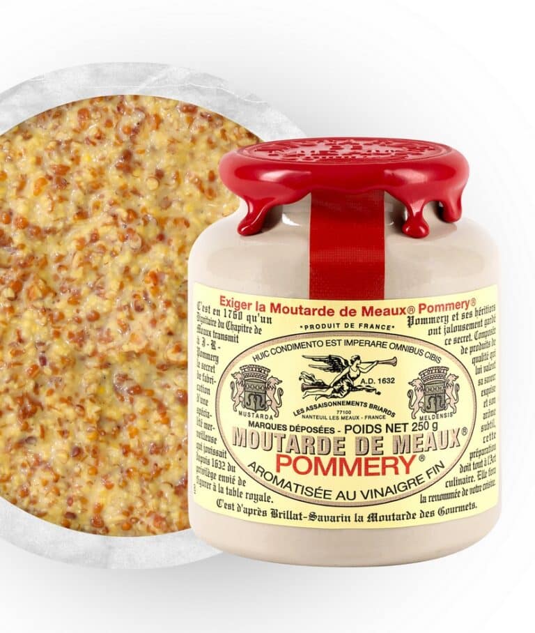 En 250g burk av Moutarde de Meaux Pommery, fransk grovkornig senap i vit keramikburk med rött vaxsigill.