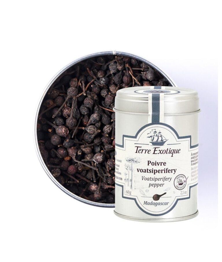 Burk med Voatsiperifery pepparkorn (vildpeppar) av märket Terre Exotique. Små svarta pepparkorn med en liten svans.