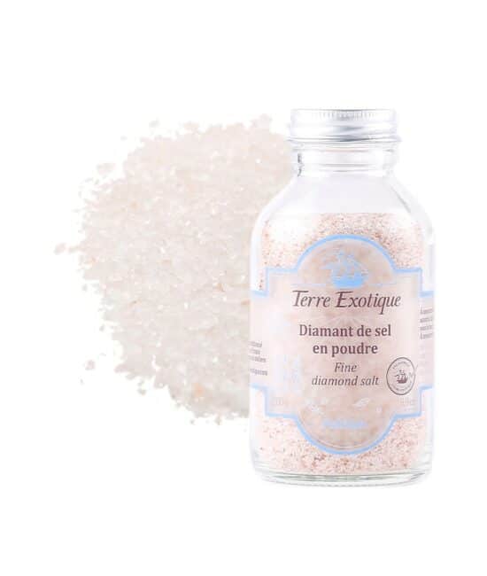 Närbild på en burk eller behållare med Diamant av malet salt (Himalayasalt) från Terre Exotique, 280g. Man ser det finkorniga, lätt rosafärgade saltet.